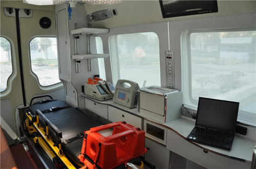 阳西县救护车内部